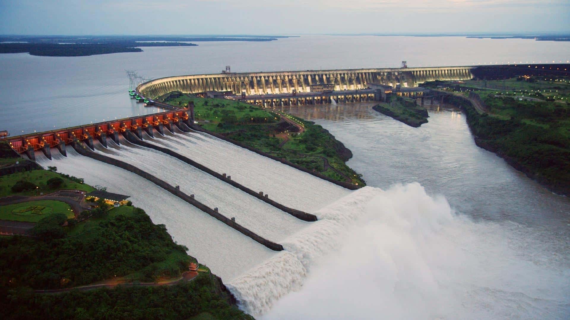 Cinco passeios em Foz do Iguaçu para não perder Usina Hidrelétrica de Itaipu