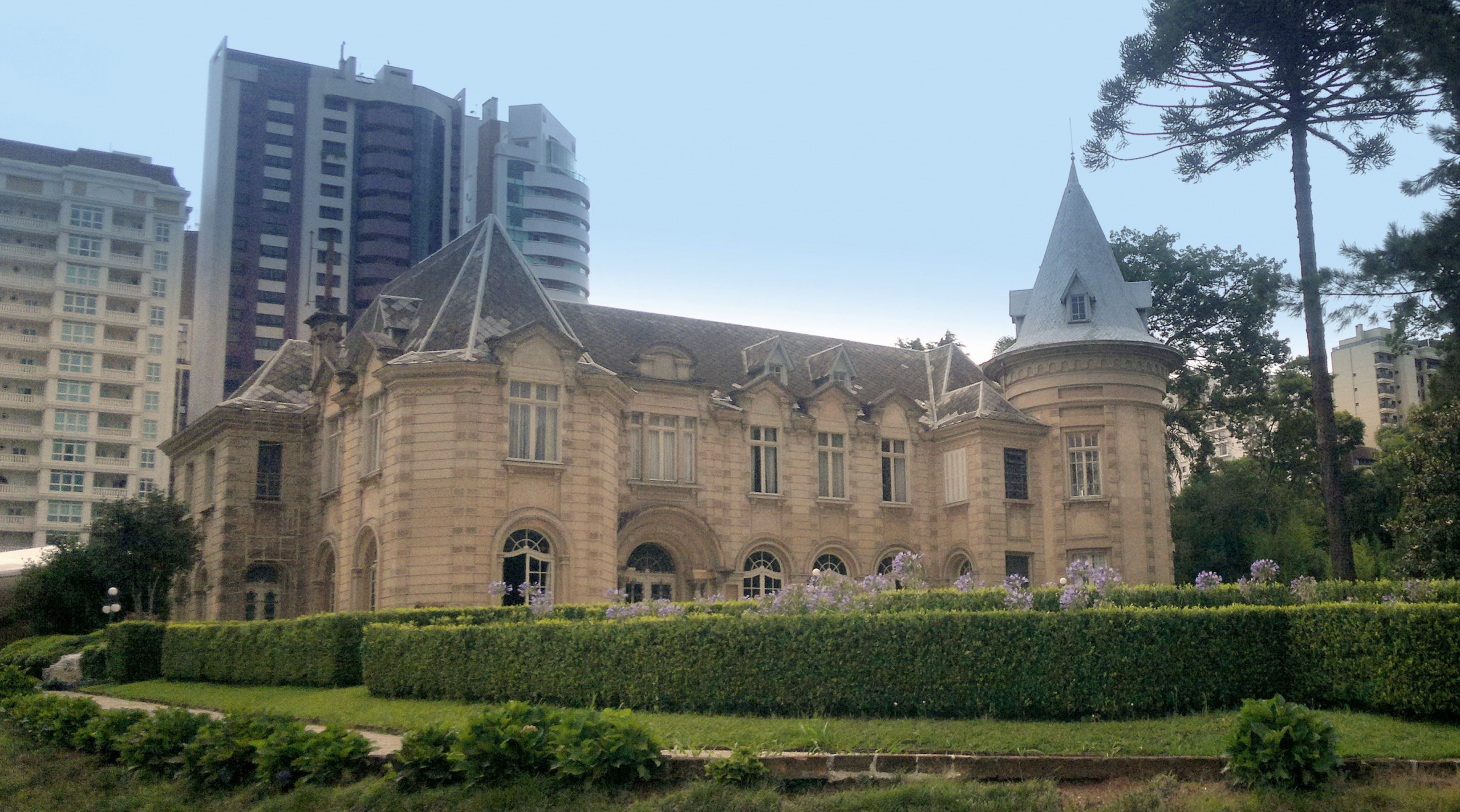 Conhecer Curitiba: 5 melhores bairros Castelo de Batel